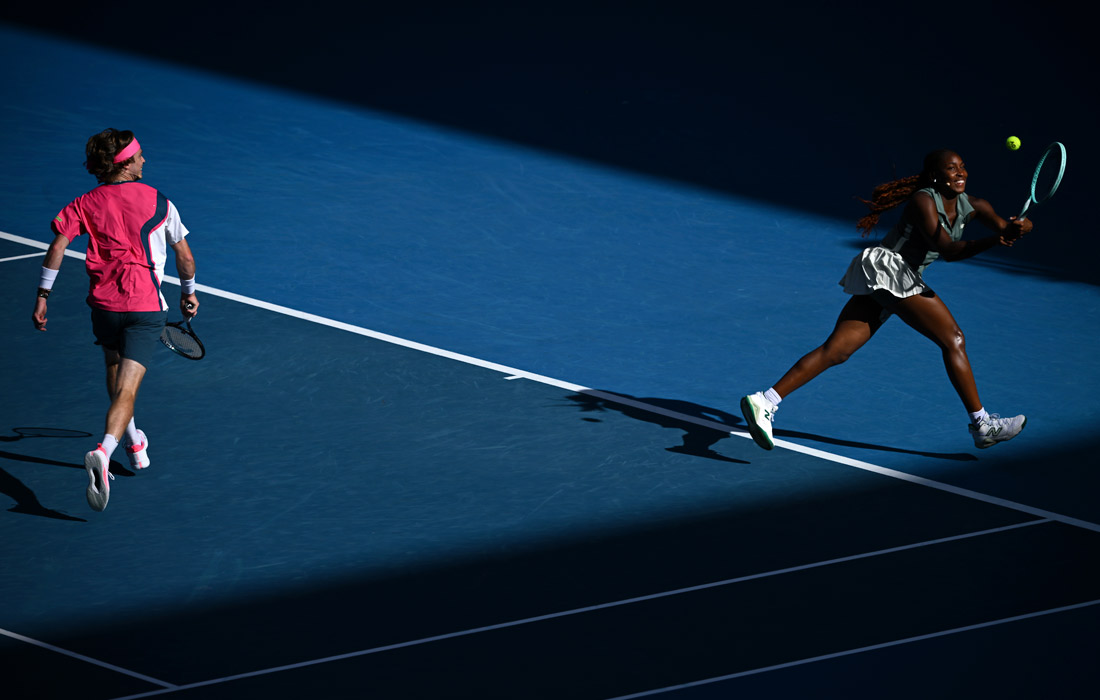 Американка Кори Гауфф и российский теннисист Андрей Рублев (на фото) провели смешанный парный матч против австралийцев Дарьи Сэвилл и Ллейтона Хьюитта в преддверии старта Открытого чемпионата Австралии 2025 года