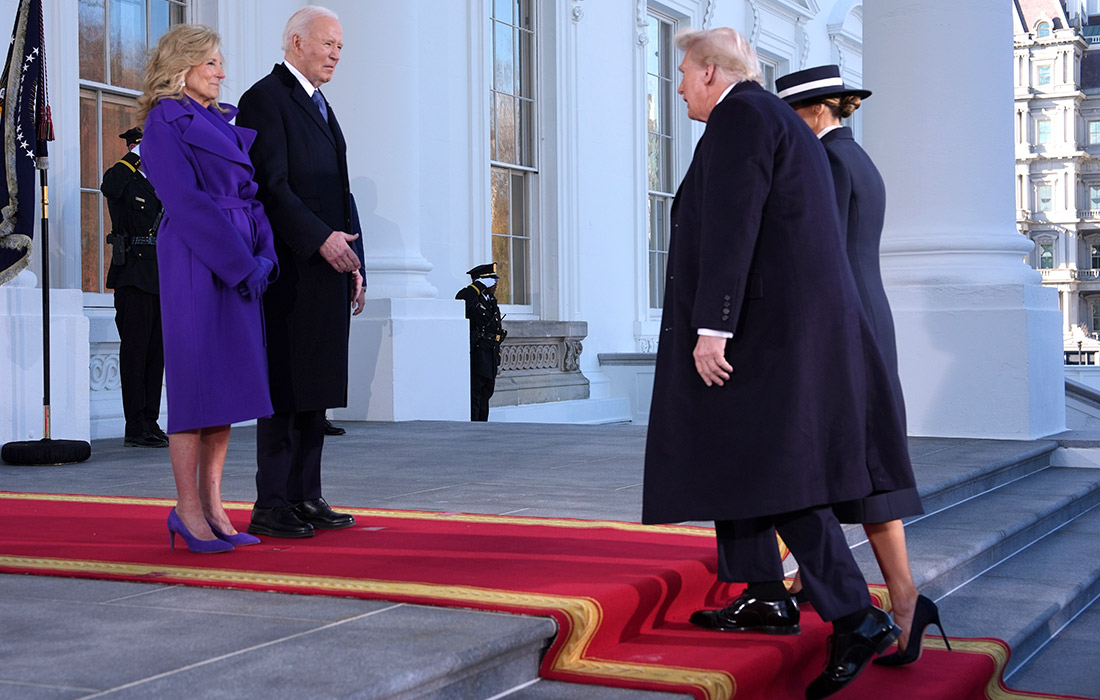 Уходящий с поста президента США Джо Байден, его супруга Джилл, избранный президент США Дональд Трамп и его супруга Мелания Трамп
