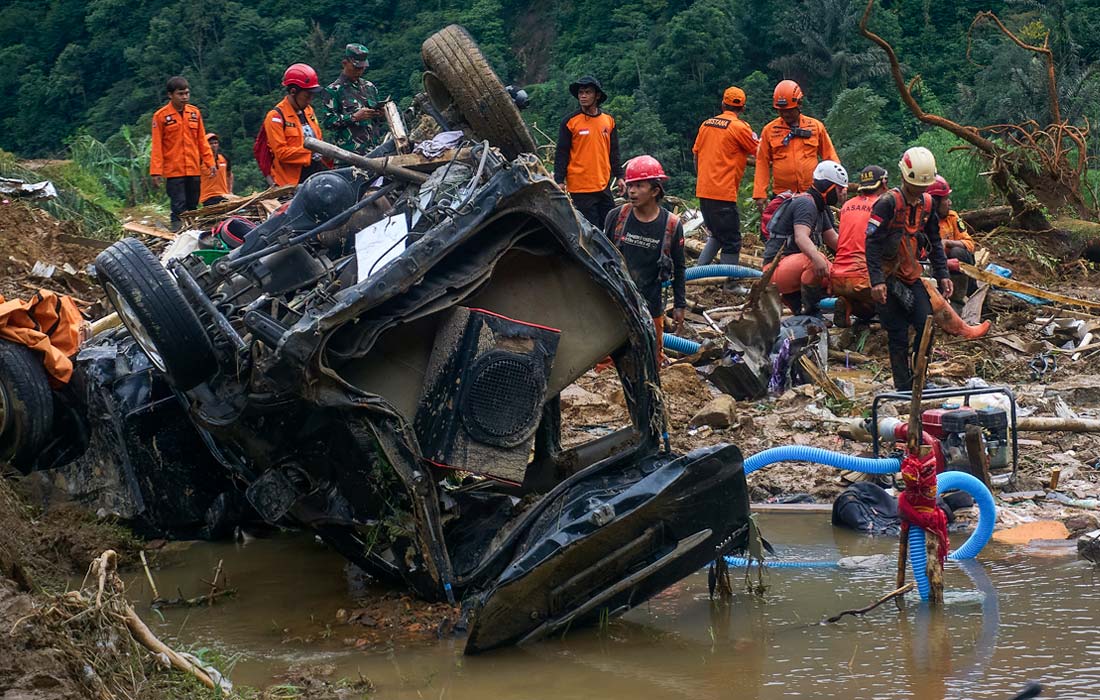 Последствия наводнения на острове Ява в Индонезии