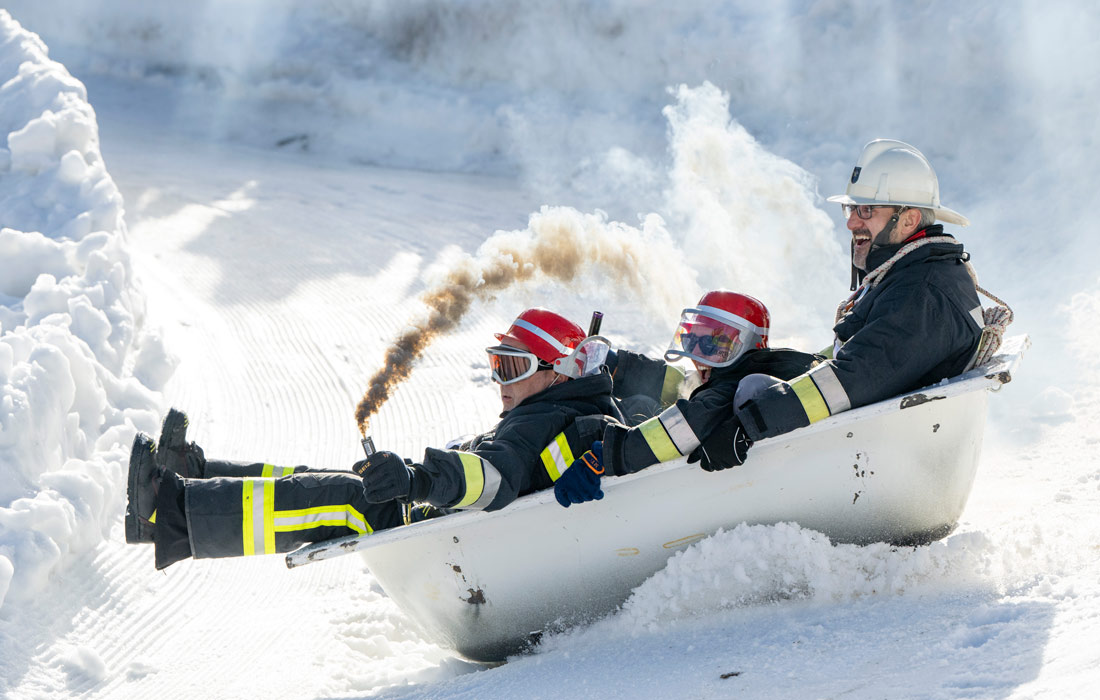 Гонка на ваннах на горнолыжном склоне в Швейцарии