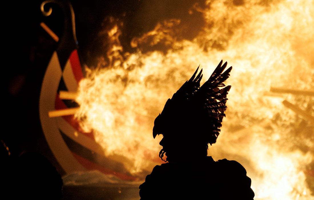 Ежегодный фестиваль викингов в шотландском городе Леруик