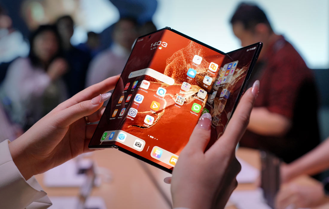  Huawei   Mate XT      -