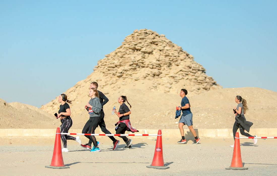 Забег вокруг пирамид Гизы в Каире