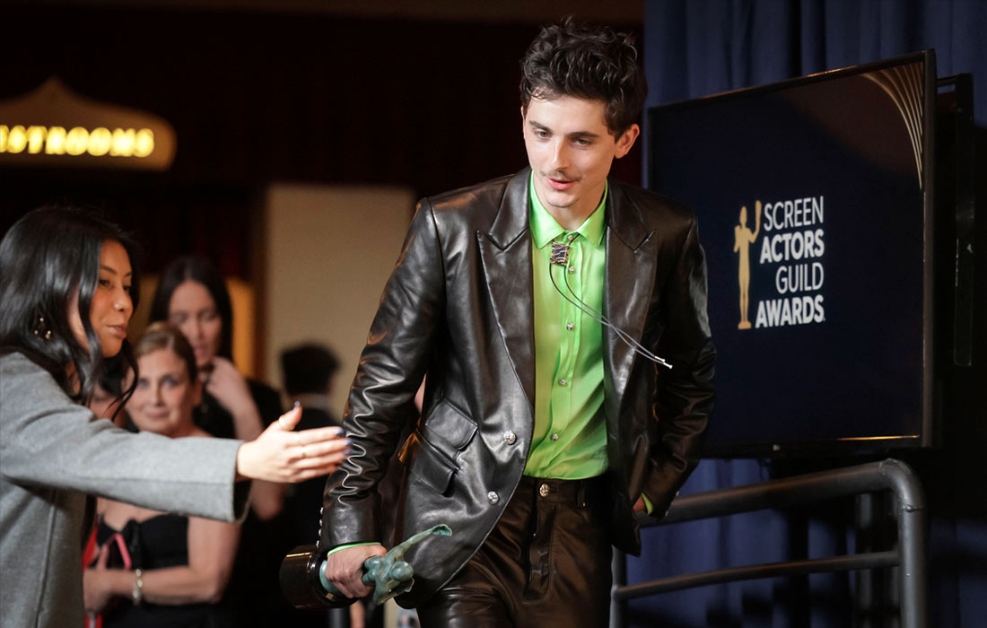 Актер Тимоти Шаламе, получивший награду в номинации "Лучшая мужская роль" за роль в фильме "Боб Дилан: Никому не известный"