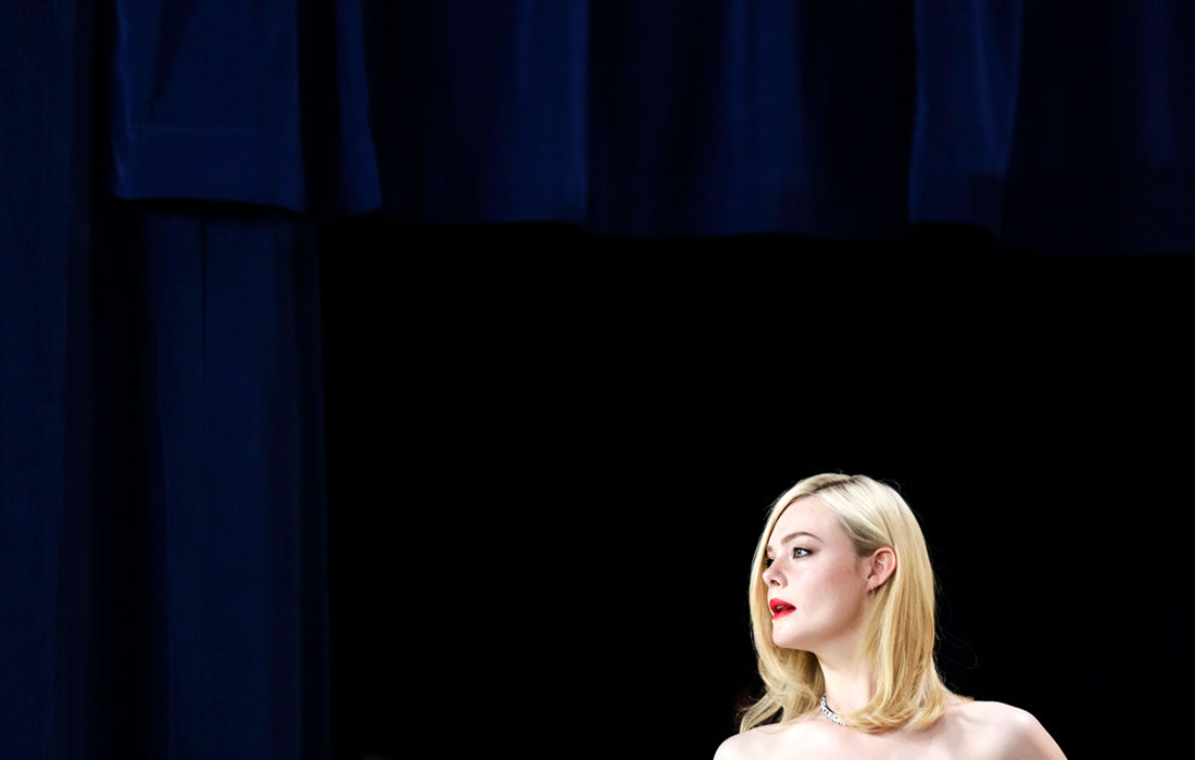 Эль Фаннинг на красной дорожке премии