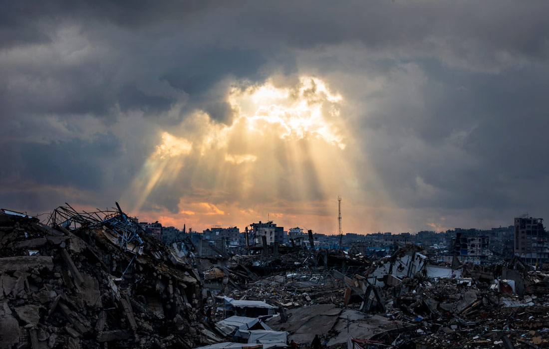Разрушенные здания в Джабалии на севере сектора Газа