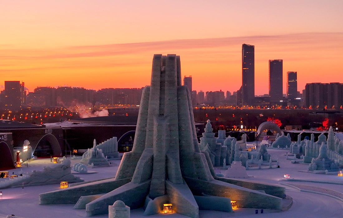 Крупнейший в мире тематический парк изо льда и снега в Харбине закрывается 26 февраля из-за повышения температуры воздуха