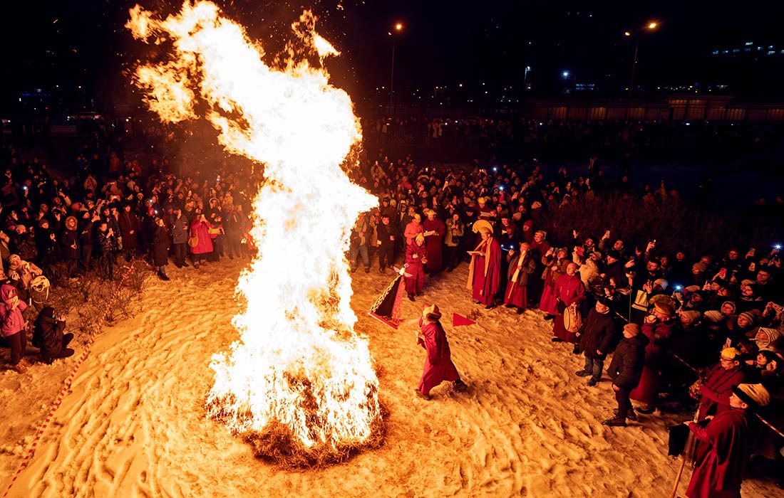 Ритуальный обряд "Дугжууба" на территории храма "Дацан Гунзэчойнэй" в Санкт-Петербурге