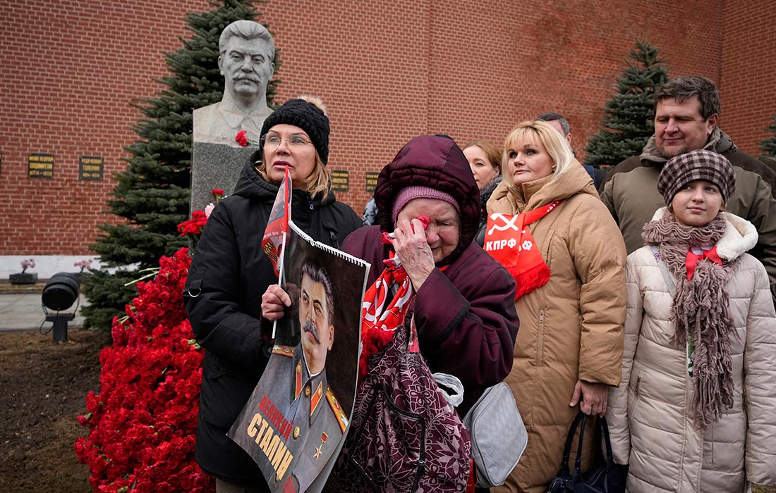 Возложение цветов в годовщину смерти Иосифа Сталина в Москве