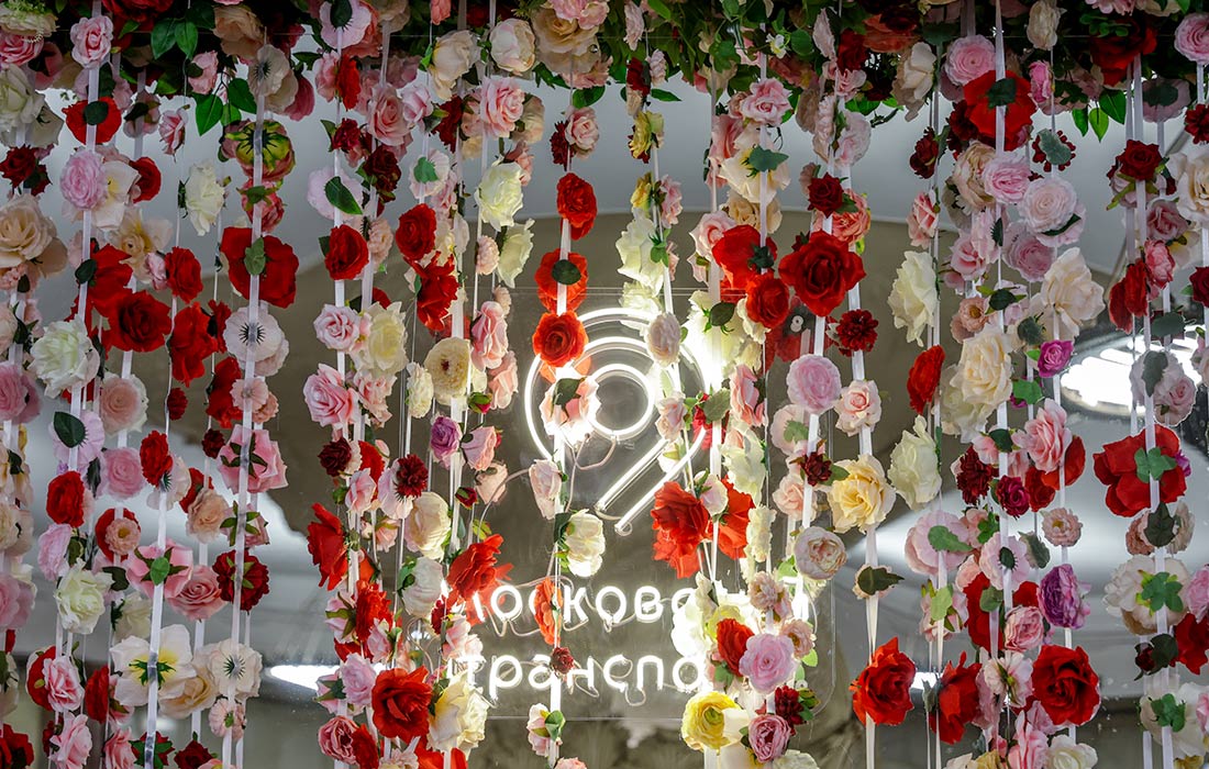 Украшение станций Московского метрополитена в преддверии 8 марта