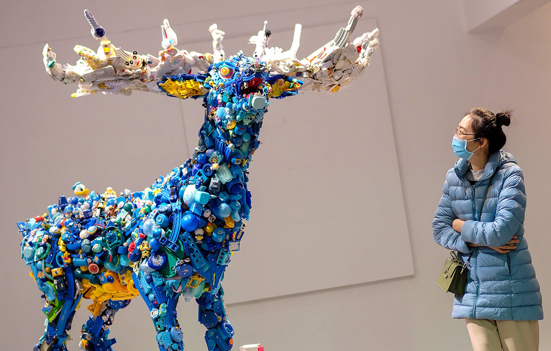 Выставка "Пластиковый Динолэнд" японского художника Хироши Фудзи в Ханое, Вьетнам