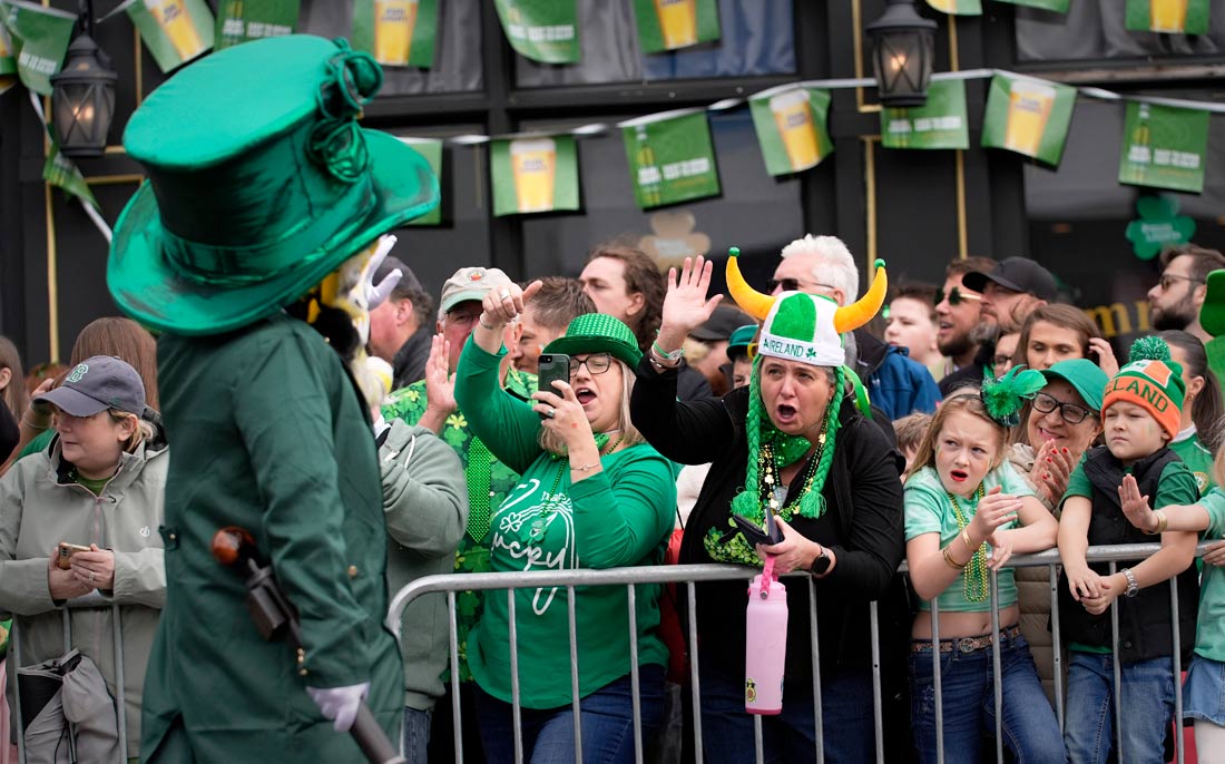 Парад по случаю Дня святого Патрика в Бостоне, США