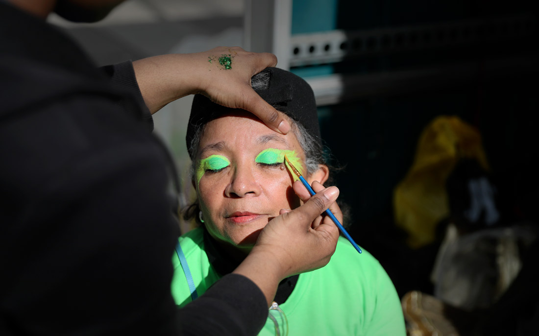 Участница фестиваля в честь Дня святого Патрика в Лондоне