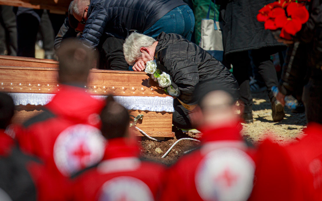Похороны жертв пожара в ночном клубе македонского города Кочани, унесшего жизни 59 человек