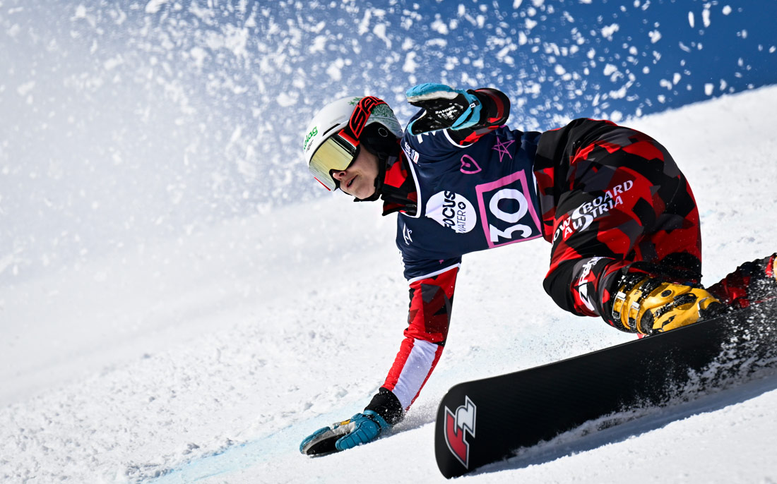 Сабина Пайер из Австрии на чемпионате мира по сноуборду и фристайлу FIS в швейцарском Санкт-Морице