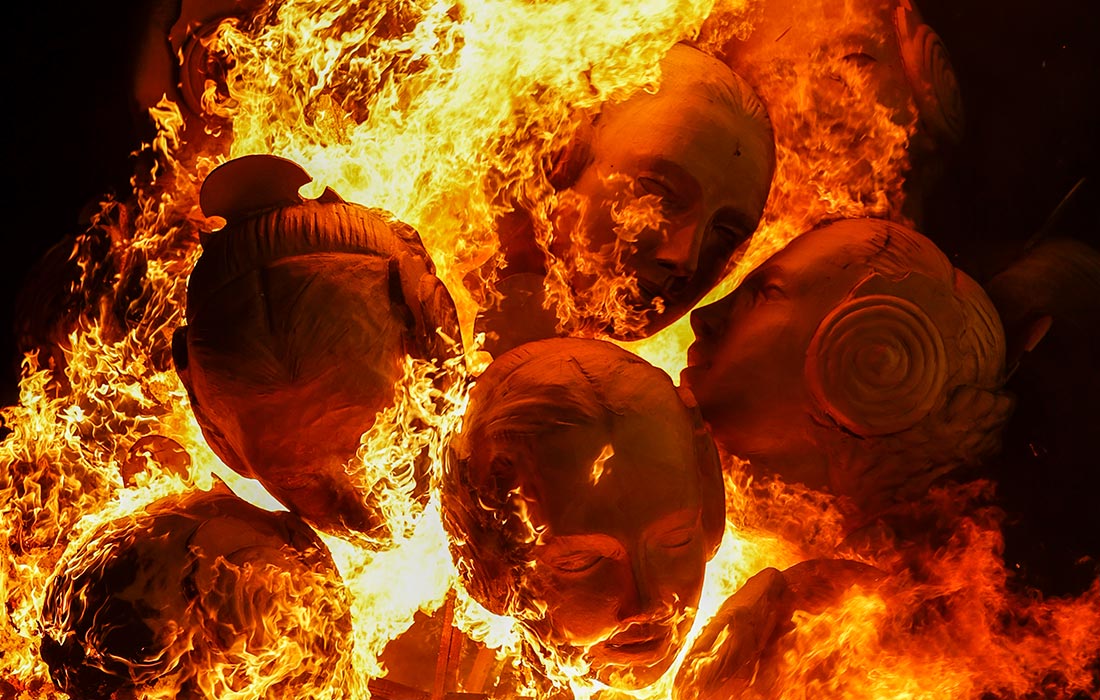 Фестиваль огня "Лас Фальяс" в Валенсии