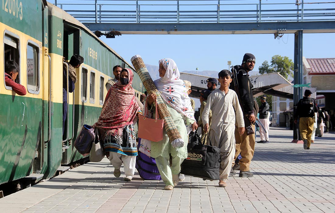 Поезд "Джаффар" возобновил движение после захвата боевиками в Пакистане