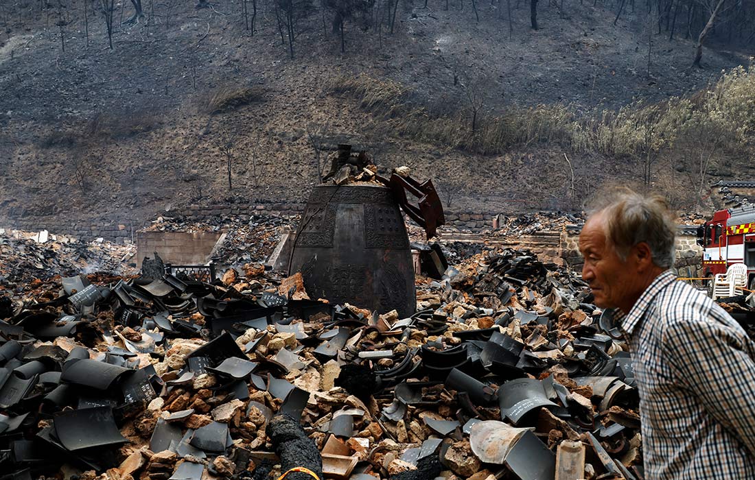 Лесной пожар на юго-востоке Южной Кореи уничтожил тысячелетний буддийский храмовый комплекс Коунса