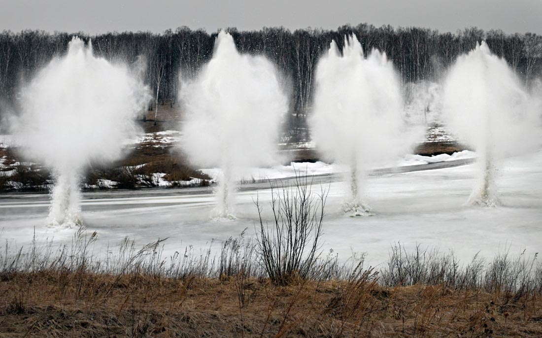 Противопаводковые работы на реке Иня в Новосибирской области