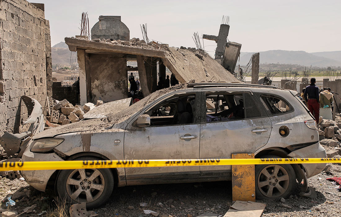 Последствия авиаударов США по столице Йемена Сане