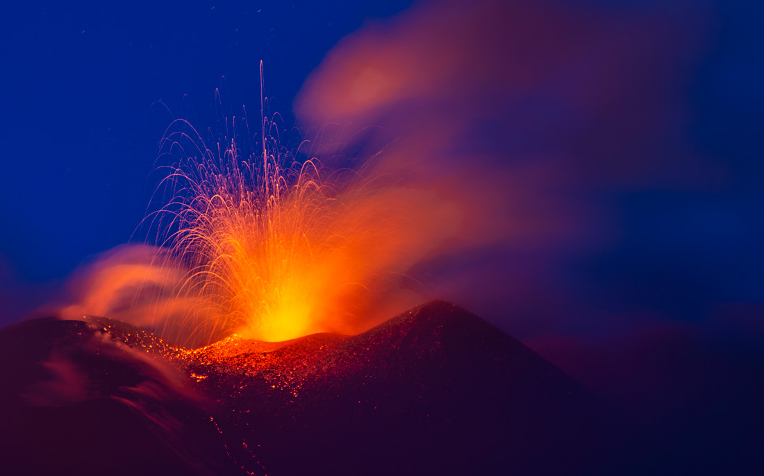 Извержение вулкана Этна в Италии