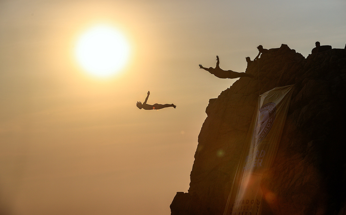 Прыжки со скалы Ла-Кебрада в Мексике