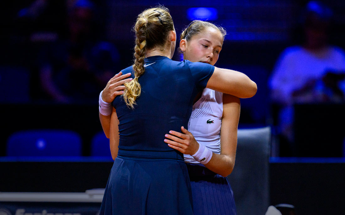 Российская спортсменка Эрика Андреева снялась с матча против младшей сестры Мирры на турнире WTA в Штутгарте из-за проблем с коленом