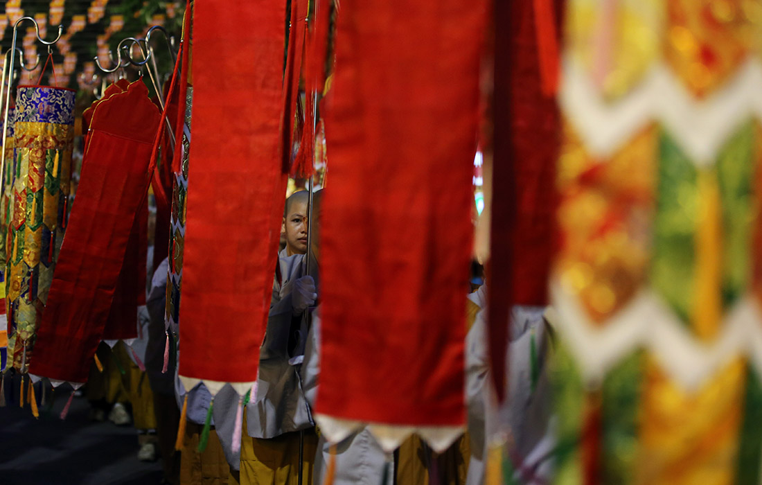 Священные реликвии, которые были привезены из Индии во Вьетнам впервые, выставлены для поклонения буддийских верующих на публичных экспозициях в Хошимине