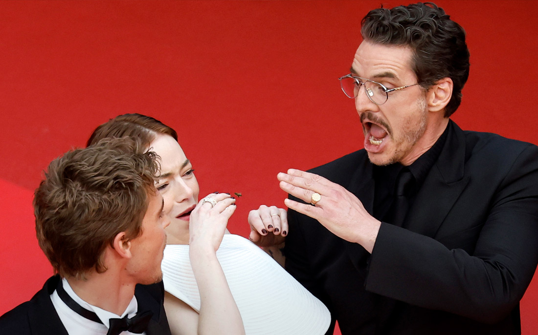 Эмма Стоун и Педро Паскаль реагируют на пчелу во время выхода на красную дорожку