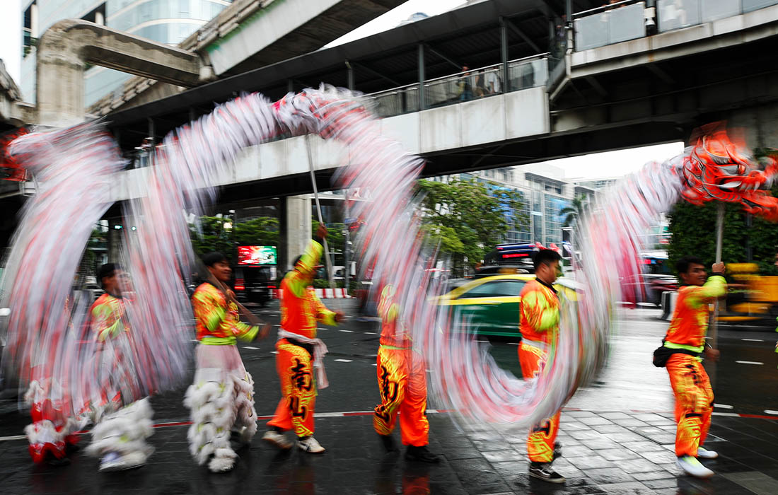 Уличные танцоры в Бангкоке