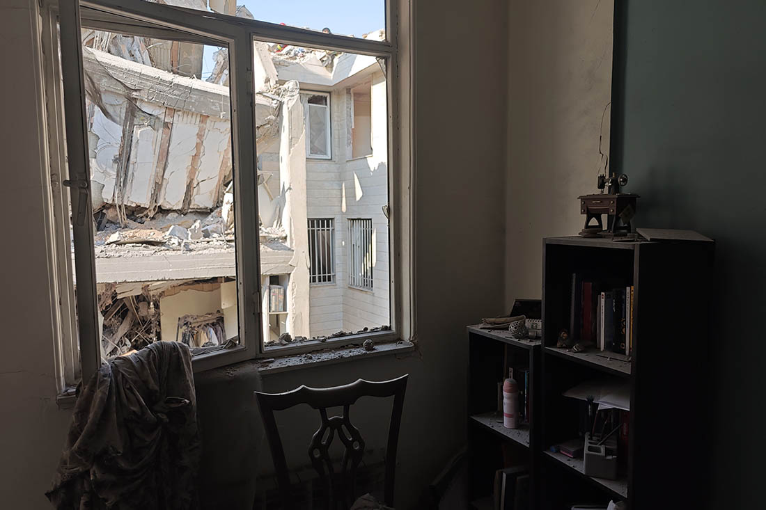 Последствия ударов по Тегерану. С начала операции "Восставший лев" армия обороны Израиля поразила 720 объектов военной инфраструктуры Ирана и более 170 других целей. Спутники зафиксировали разрушения на иранском ядерном объекте в Фордо. Ранее поступали сообщения о том, что повреждены иранские ядерные объекты в Натанзе и Исфахане.