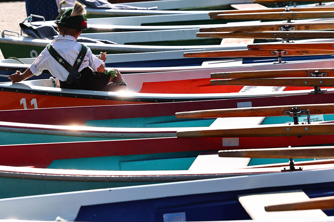 Маленький участник мероприятий в честь праздника Тела и Крови Христовых в Баварии