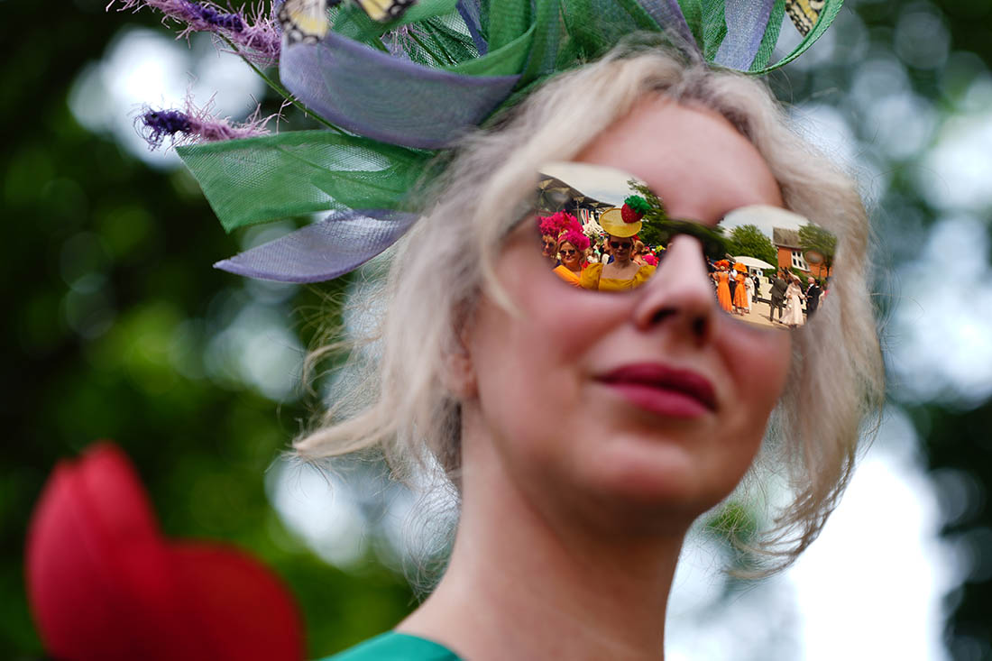 Посетительница на открытии Королевских скачек в Аскоте