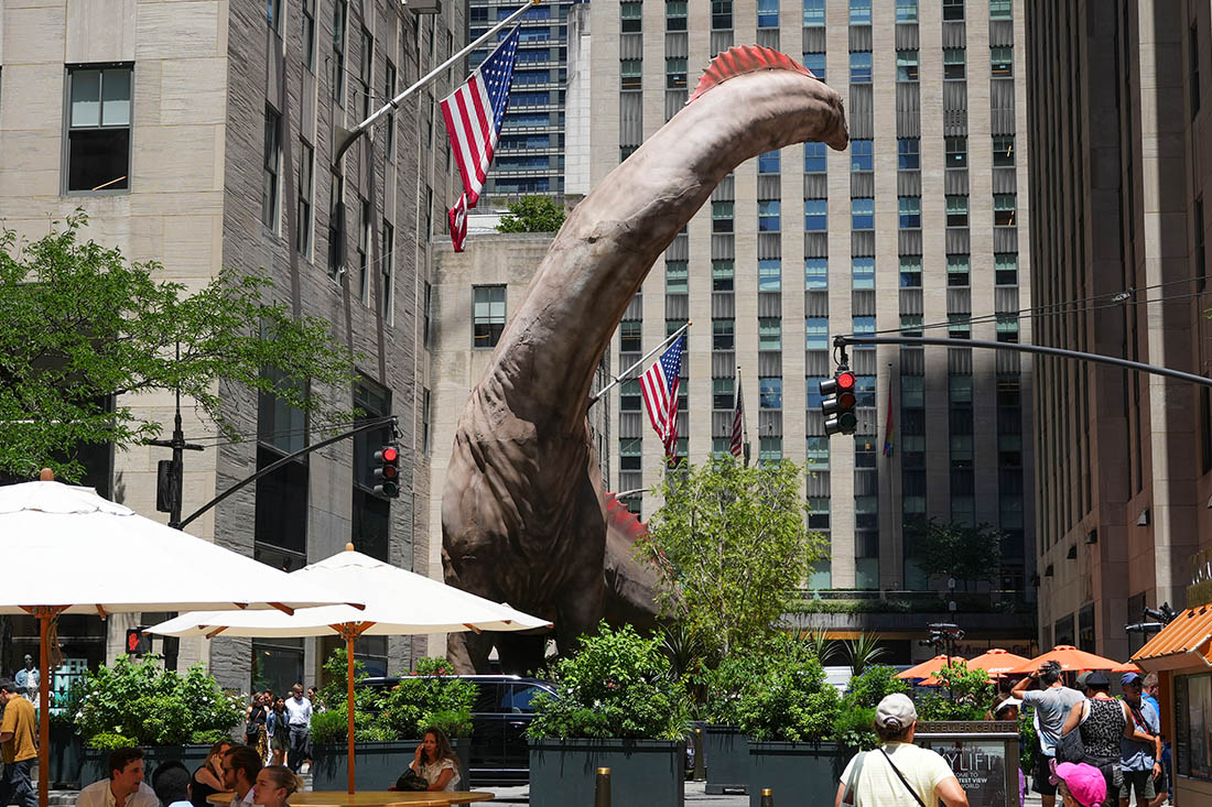 Промо нового фильма о динозаврах в Нью-Йорке