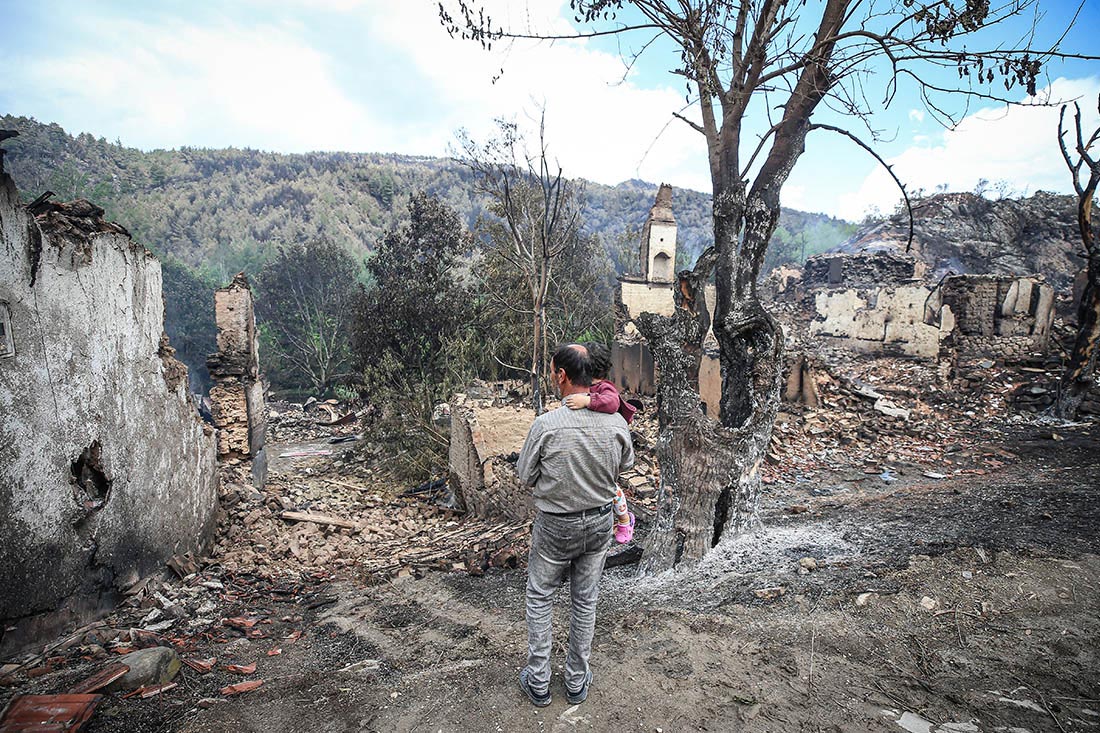 Деревня Кёпрюджек, пострадавшая от лесного пожара