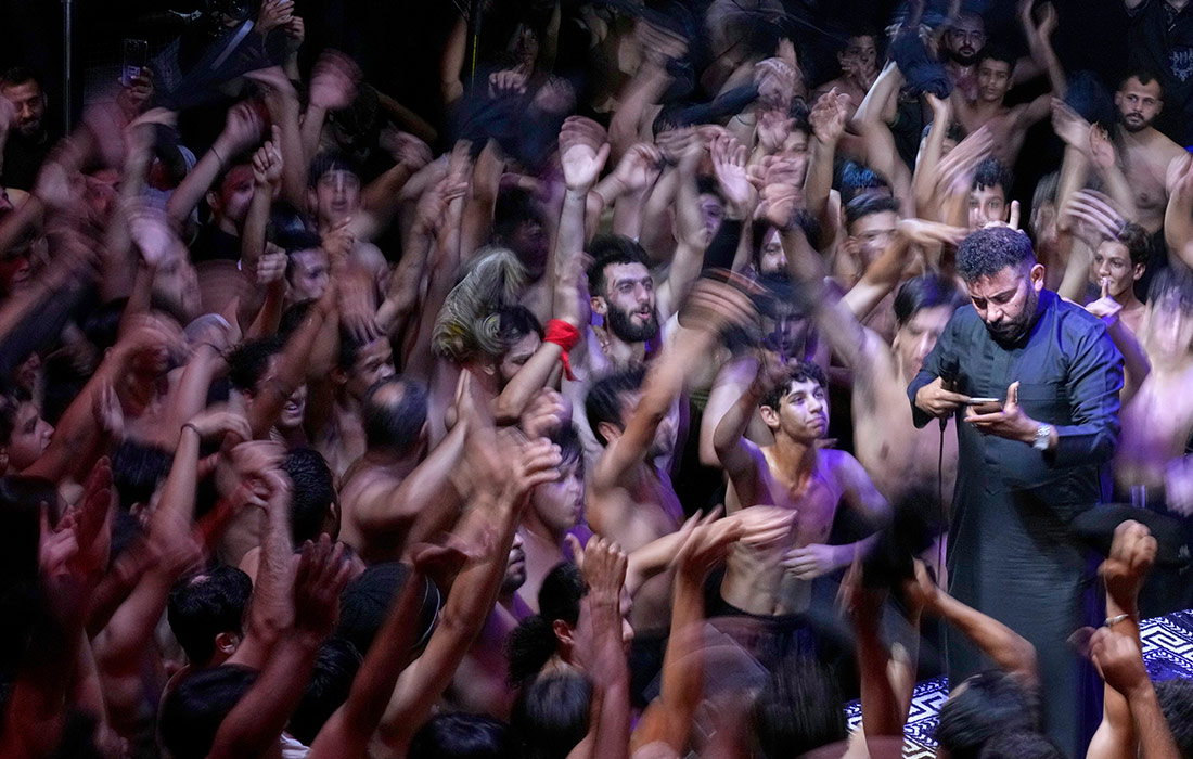 Религиозная процессия в священный для мусульман месяц Мухаррам в Багдаде