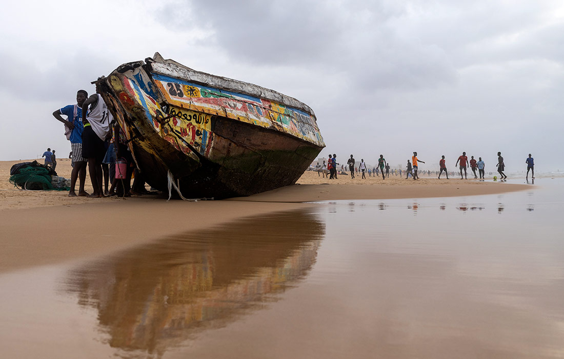 Лодка с нелегальными мигрантами из Гамбии прибыла к побережью Дакара