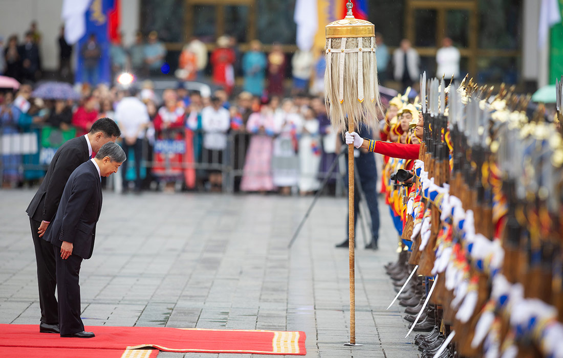 Император Японии Нарухито во время визита в Монголию
