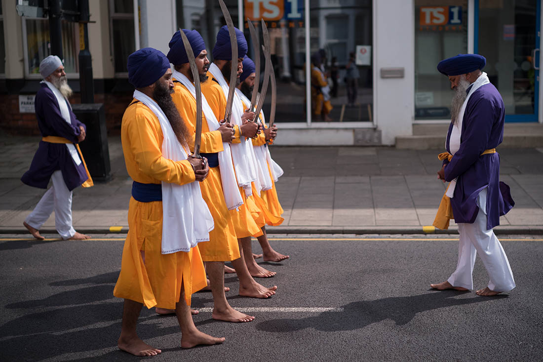 Сикхи на параде Нагар Киртан в Мидлсбро (Великобритания)