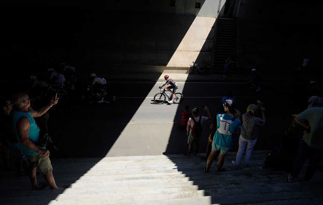 Гонщик на 11-м этапе велогонки "Тур де Франс", Франция