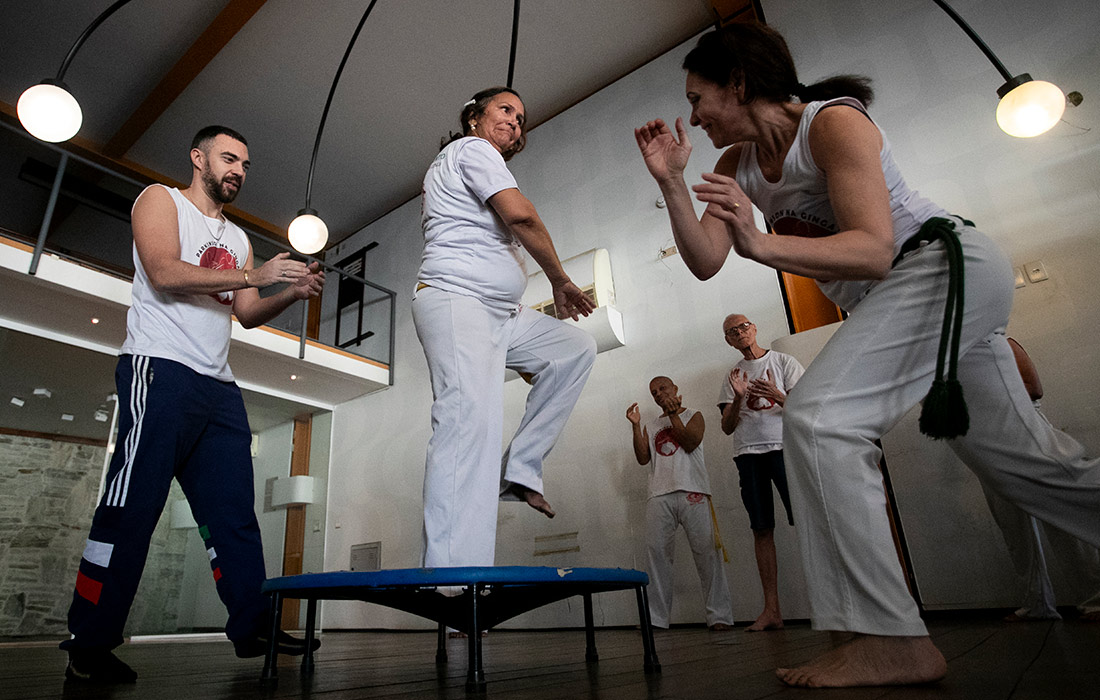 Занятия капоэйрой для пациентов с болезнью Паркинсона в Рио-Де-Жанейро