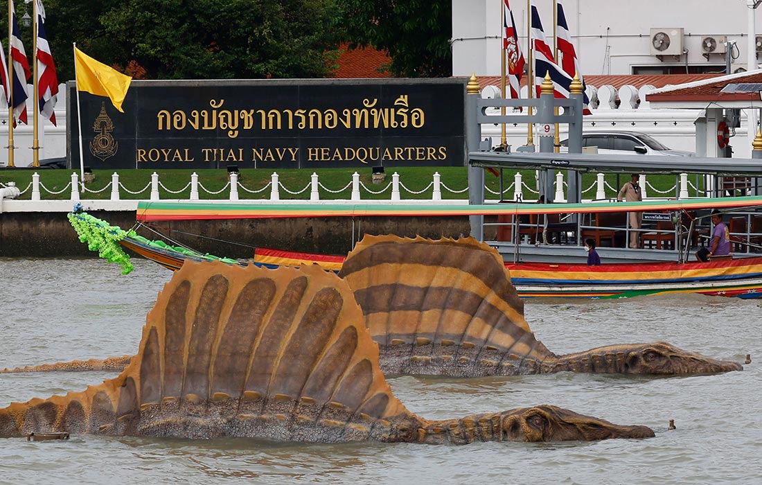 Рекламная акция фильма "Мир Юрского периода: Возрождение" на реке Чао Прайя в Бангкоке