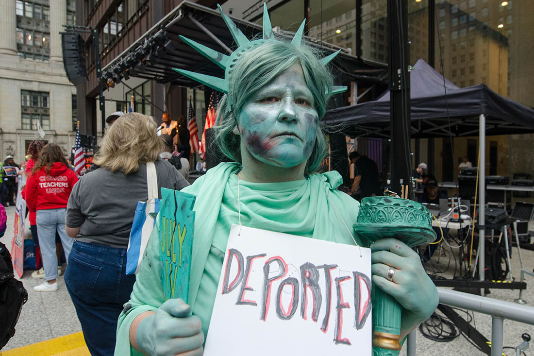 В Чикаго протестуют против антимигрантских инициатив президента Трампа