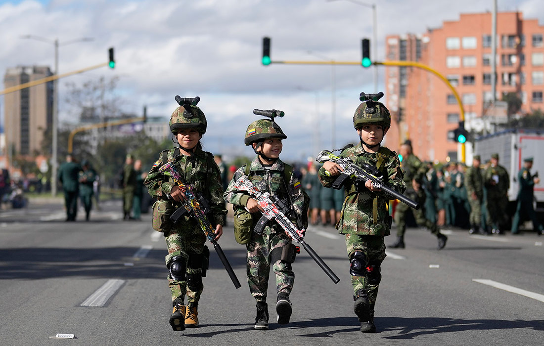 Празднование Дня независимости Колумбии в Боготе