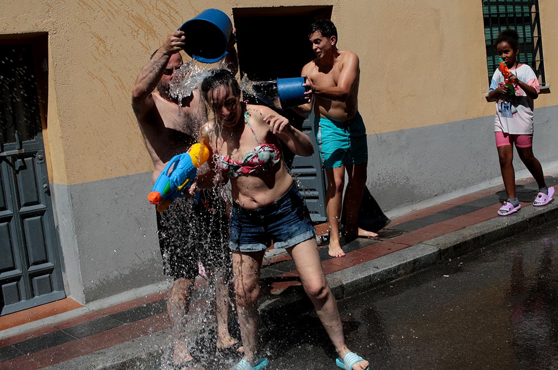 Ежегодная водная битва, организованная Гильдией моряков Вальекаса, в Мадриде