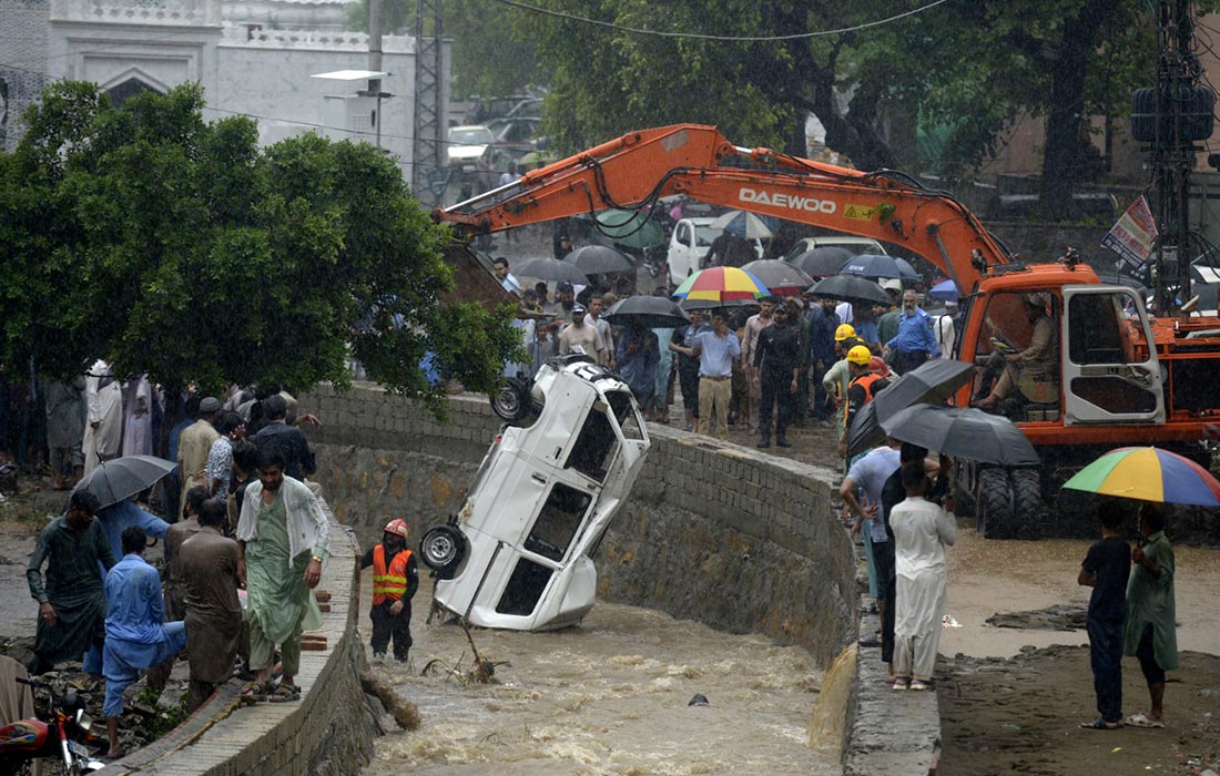 По меньшей мере 216 человек погибли в результате проливных дождей в Пакистане