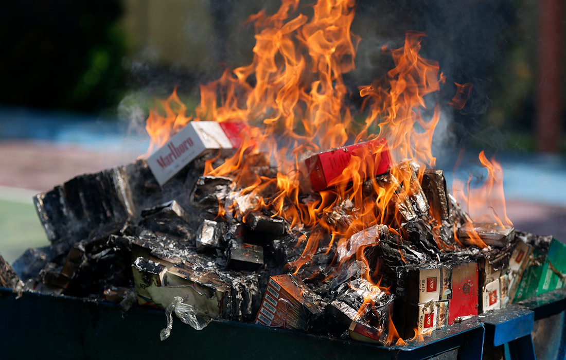 Индонезийская таможня уничтожила крупную партию нелегальных сигарет