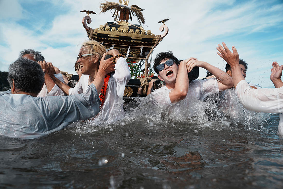 Ежегодный фестиваль Kurihama Sumiyoshi Shrine на юго-востоке Японии