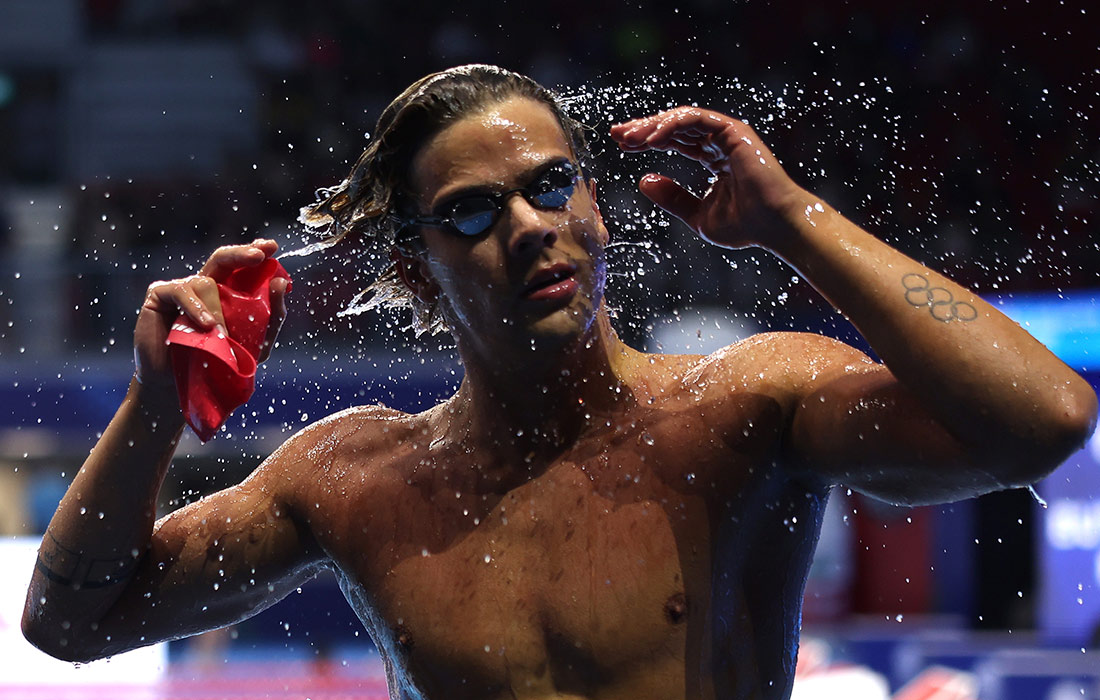 Ноэ Понти из сборной Швейцарии после финала заплыва на 50 метров баттерфляем среди мужчин