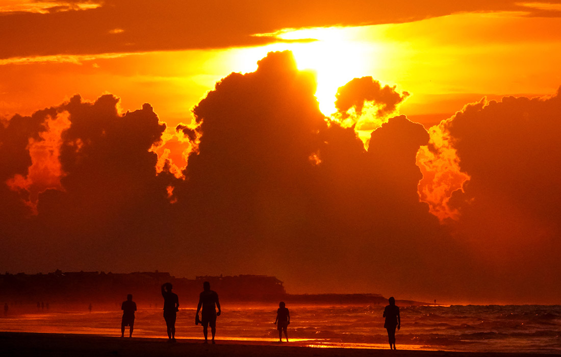 Восход солнца на острове Палмс в штате Южная Каролина, США
